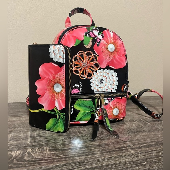 NWT 3 in 1 Convertible Mini Backpack Purse & Wallet - Picture 1 of 6